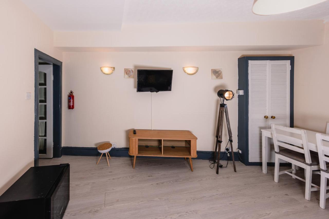 Old Town Central Apartments By The Castle Edinburgh Ngoại thất bức ảnh