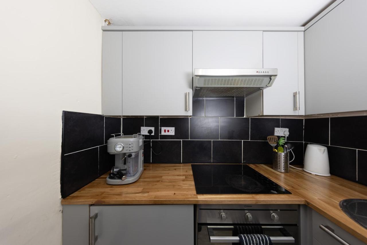 Old Town Central Apartments By The Castle Edinburgh Ngoại thất bức ảnh