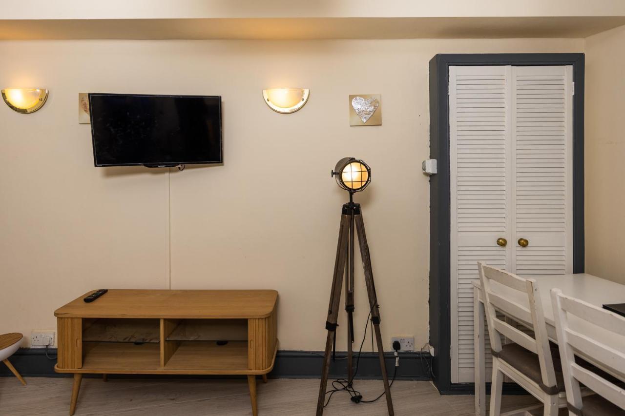 Old Town Central Apartments By The Castle Edinburgh Ngoại thất bức ảnh
